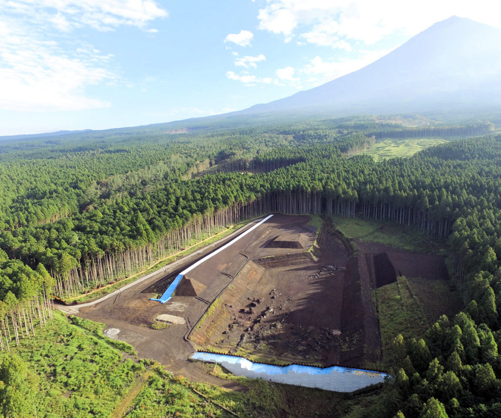 平成29年度富士山鞍骨沢第1支渓遊砂地護岸工事