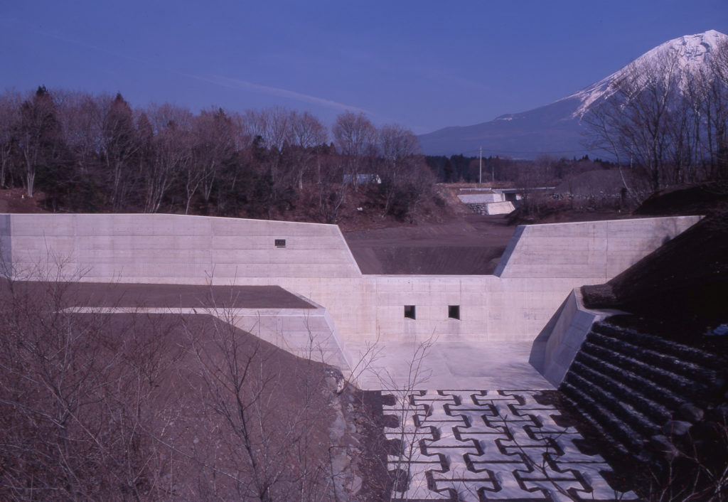 平成4年度富士山栗の木第3砂防ダム工事  <1993年>